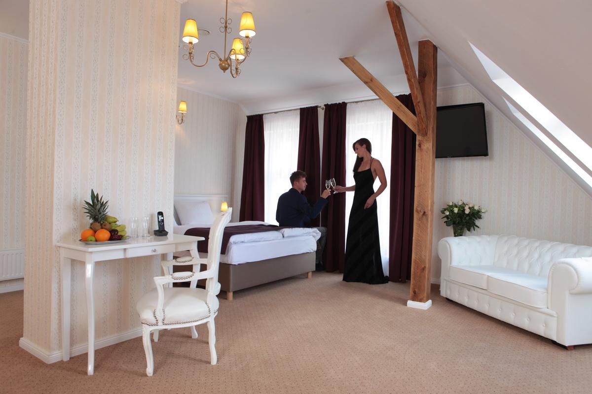 Hotel Court Park Nysa Dış mekan fotoğraf