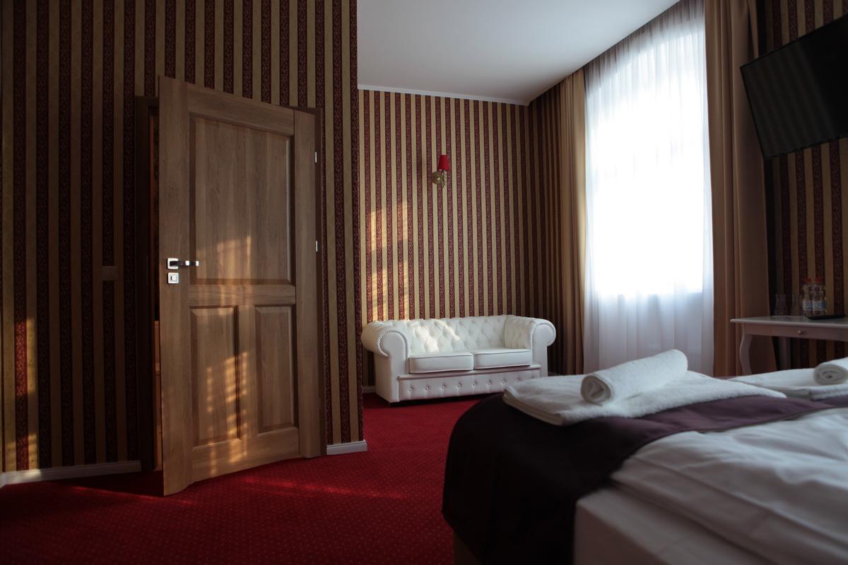 Hotel Court Park Nysa Dış mekan fotoğraf