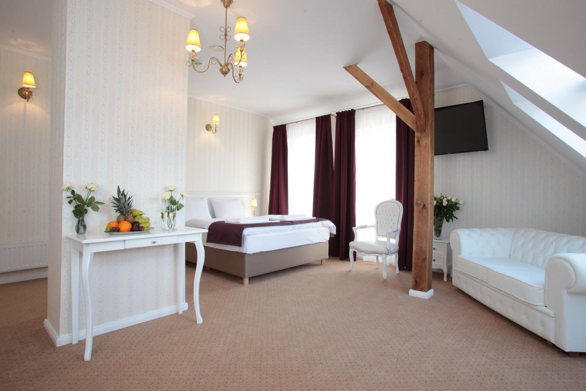 Hotel Court Park Nysa Dış mekan fotoğraf