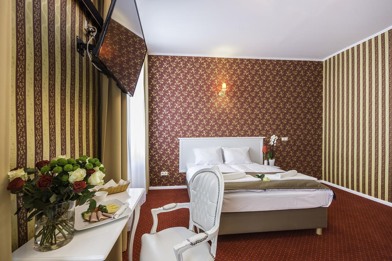 Hotel Court Park Nysa Dış mekan fotoğraf